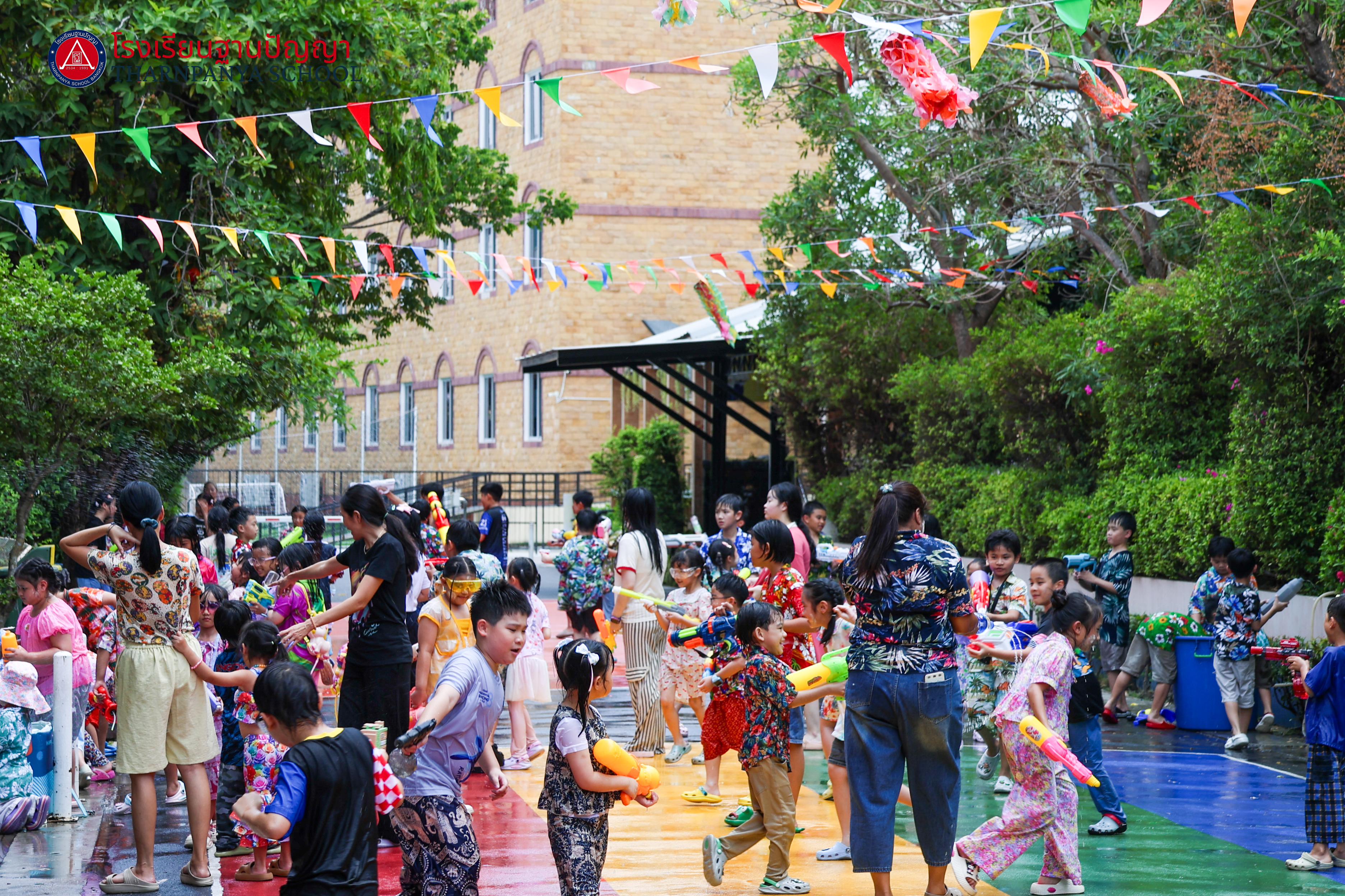 บรรยากาศเล่นน้ำมุมกว้าง